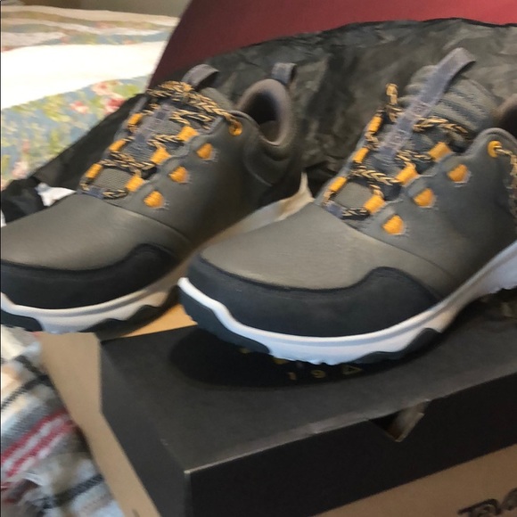 Teva shoes - Picture 2 of 8